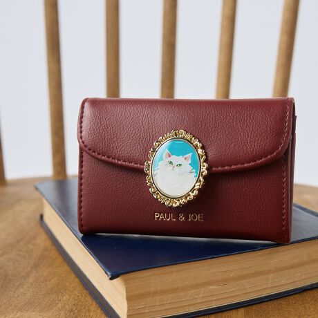 [^ԁFPJA-W1174]sV[YtCAT BROOCH / Lbgu[`G惂`[t3ނ̃lRu[`ɂAꂼ̃lR̃C[Wɍ킹ztŐVV[YBpbƖڂO[EbhɃx[VbNȃubNS3FWJBڂW߂hfUCŁA蕨ƂĂ߂łBsitItBXV[ŌȂghhBh̒łg肪ǂƌd؂t̃fBe[̗pBd؂t鎖Ŏ̖hƂh𕪂ĕۊǂ鎖\łBhƂĖh̎[\Ȃł͂ȂAOɂ|Pbg݂鎖ŖhƂĂłȂAJ[h̎^тɂg\łBAEjȂǁA؂ȕւ̑蕨ƂĂ߂̃ACełBsuhtPAUL&JOE ACCESSOIRES / |[AhW[ ANZ\NGCeBufBN^[Sophie Mechaly(\tB[EV[)̓l̑q̖Ouhl[ƂPAUL & JOE- e悤ȋPAgDȂ̂ɐŁA҂킪܂ -PAUL & JOEf鏗́A킪܂܂ɎvقǂɋӎuƐMOɂӂA̋߂̂𖾊mɐSX^CbVȏłBAj}t[`[tƂj[Nȃp^[gpRNV͊yɈAuh̃ACfeBeB[łhJOIE DE VIVIRE(邱ƂɊ)hAfUĈ鏈ɎU΂߂Ă܂sXybNtJ@FzbNJdlFt[|Pbg~1(d؂肠) / J[h|Pbg~1wʎdlFt[|Pbg~1stitpBOX