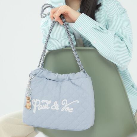 [^ԁFPJA-B1183]sV[YtLOGO QUILTING / SLeBOSʂɃLeBO{AJ[ɍ킹fނgpڂ̍VV[YBPUAL&JOẼSɂ͎hJgpB̊ASʂ̃LeBOɕȂ悤ɂ܂BPAUL&JOẼuhACRɂȂĂgklbgh̃^`[tBO\ŁA̕ɕtĂg܂Bsitgh̃`F[ɎgpAŜۂ݂̂tHɎdグV_[obOBJɂ̓MU[AXɃgh߂Ă܂Big͂A+ȃACeŏqJWAȃp[eB[V[ł􂵂Ă܂BJJςȂɂȂfUC̃fBe[JɃ}OlbgzbNt鎖ŉוяoSzȂA̐lוĂ܂Sz܂BRpNgȃTCYȂɂ̓t[|PbgẢוƕĂƂŕ֗ȃbvȂǂ̏̎[ɕ֗łBsuhtPAUL&JOE ACCESSOIRES / |[AhW[ ANZ\NGCeBufBN^[Sophie Mechaly(\tB[EV[)̓l̑q̖Ouhl[ƂPAUL & JOE- e悤ȋPAgDȂ̂ɐŁA҂킪܂ -PAUL & JOEf鏗́A킪܂܂ɎvقǂɋӎuƐMOɂӂA̋߂̂𖾊mɐSX^CbVȏłBAj}t[`[tƂj[Nȃp^[gpRNV͊yɈAuh̃ACfeBeB[łhJOIE DE VIVIRE(邱ƂɊ)hAfUĈ鏈ɎU΂߂Ă܂sXybNtJ@F}OlbgzbNJdlFt[|Pbg~1stitۑ / CAT^`[~1