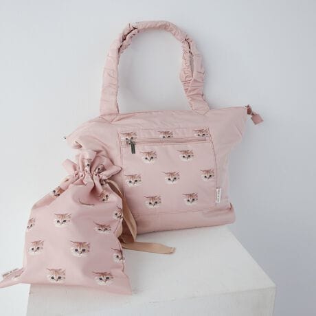 [^ԁFPJA-B1343]sV[YtTRAVEL TOTE / gxg[gobO܂ł̃pbJudl]A܂肽݂̎dl͎c܂ܐp̃|[`Ɏ[dlɕύXgxg[g_炩ȑfނgp鎖Ő܂肽݂₷ÂACeւƕς܂MU[⃍Se[vgpV_[ȂǁAɏ炵ACeɃklbg𕔕IɎgpfUCǂȃX^Cɂ킹₷O[ElCr[EWsN3FWJsitMU[肪fUC̃ANZgɂȂgxg[gBpt@[̂_炩ȔG̃ACełƐGĂȂقǁB[eʂƏ_炩̂鎿Ń}U[YobOƂĂ߁Bt̃SV_[t鎖ŃV_[obOƂĂg2WAYdlBgV[ɍ킹ăX^C`FW\łBsuhtPAUL&JOE ACCESSOIRES / |[AhW[ ANZ\NGCeBufBN^[Sophie Mechaly(\tB[EV[)̓l̑q̖Ouhl[ƂPAUL & JOE- e悤ȋPAgDȂ̂ɐŁA҂킪܂ -PAUL & JOEf鏗́A킪܂܂ɎvقǂɋӎuƐMOɂӂA̋߂̂𖾊mɐSX^CbVȏłBAj}t[`[tƂj[Nȃp^[gpRNV͊yɈAuh̃ACfeBeB[łhJOIE DE VIVIRE(邱ƂɊ)hAfUĈ鏈ɎU΂߂Ă܂sXybNtJ@Ft@Xi[JdlFt@Xi[|Pbg~1 / {gz_[~1OʎdlFt@Xi[|Pbg~1wʎdlFt@Xi[|Pbg~1stitВ