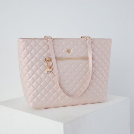 [^ԁFPJA-B1260]sV[YtQUILTING / LeBOꂼw  x̐VV[YSʂɎ{LeBOɃCXg[`[tiłčfUCp[̒WsNɃx[VbNȃubNEAC{[S3FWJsitw ď炵 xȕɌg[gobOBɂ̓S[hgp鎖ōvXBCXg[~p[iȃIWi`[wY킹܂BfUCɗ炸A@\ʂDGBA4TCYΉ\ŁAʋ΂ʊwɂgIItpACeBŉוႲɂȂ肪ȃg[gobO^CvŉוׂĎ[oAƐ鎖\łBVvȃX^CɂfB[CNȃX^Cɂ}b`l̂߂̃g[gobOBsuhtPAUL&JOE ACCESSOIRES / |[AhW[ ANZ\NGCeBufBN^[Sophie Mechaly(\tB[EV[)̓l̑q̖Ouhl[ƂPAUL & JOE- e悤ȋPAgDȂ̂ɐŁA҂킪܂ -PAUL & JOEf鏗́A킪܂܂ɎvقǂɋӎuƐMOɂӂA̋߂̂𖾊mɐSX^CbVȏłBAj}t[`[tƂj[Nȃp^[gpRNV͊yɈAuh̃ACfeBeB[łhJOIE DE VIVIRE(邱ƂɊ)hAfUĈ鏈ɎU΂߂Ă܂sXybNtJ@Ft@Xi[JdlF|Pbg~2 / t@Xi[|Pbg~1 / t[|Pbg~2OʎdlFt@Xi[|Pbg~1stitۑ