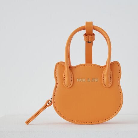 [^ԁFPJA-P1301]sV[YtSMALL BAG CHARM / X[obO`[NlC𔎂LbgtFCX^nhobǑ`̂܂܂ɃobO`[ւƕωw X[obO`[ xS9F̃JtȃJ[oG[VŐɂ߂̃ACesitw lR^nhobÔ܂܏ȂIH xobO`[܂Biłă|bv̂J[oG[V͑S9FBɕKvȃJ[}Aꂩ琄n߂ɂ߁B̂悤Ɍċ@\obO`[̓t@Xi[Ă̂œɏKȂǂ[鎖\łBlR^nhobOɕtĂ悵AVvȃobÕANZgƂĕtĂ悵ȃACełBFBƂŕt̂߁B؂ȕւ̑蕨ƂĂ΂ACełBsuhtPAUL&JOE ACCESSOIRES / |[AhW[ ANZ\NGCeBufBN^[Sophie Mechaly(\tB[EV[)̓l̑q̖Ouhl[ƂPAUL & JOE- e悤ȋPAgDȂ̂ɐŁA҂킪܂ -PAUL & JOEf鏗́A킪܂܂ɎvقǂɋӎuƐMOɂӂA̋߂̂𖾊mɐSX^CbVȏłBAj}t[`[tƂj[Nȃp^[gpRNV͊yɈAuh̃ACfeBeB[łhJOIE DE VIVIRE(邱ƂɊ)hAfUĈ鏈ɎU΂߂Ă܂sXybNtJ@Ft@Xi[Jstitۑ