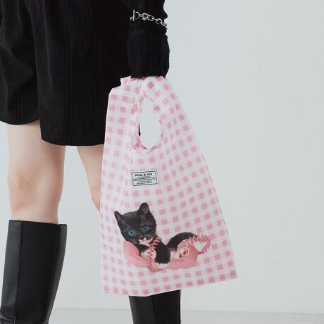 [^ԁFPJA-E1331]sV[YtECO BAG - S size - / GRobO - STCY -ȂǂɔzׁAɍŝƂĎgV[ȂgGRobOhBGRɊYȂIV͑؂ɂBȏ̊肢Ă̂PAUL&JOẼGRobOBfUCɗDAGRobOƂĂ̋@\˔AȂGRobOo܂BfUC͑S3B荠iőSޑȂĂ܂قǂ̉Bsit_ d킸30g ^yʂŐ܂肽ގŃobO̒ɔE΂قǃRpNgȃTCYɕϐgB̎^тXgXt[ɁB܂肽ݎP̂悤Ɏ^Ԏŋ}ɉוɂ􂵂Ă܂BRpNgȌڂƂ͗ɖ13L̉ו[\B{̂[|Pbg̓GRobOgpہA|PbgƂĂg܂BfUCƋ@\˔AGRobOƂĂłȂATuobOƂĂgt@bV̍GRobOłBsuhtPAUL&JOE ACCESSOIRES / |[AhW[ ANZ\NGCeBufBN^[Sophie Mechaly(\tB[EV[)̓l̑q̖Ouhl[ƂPAUL & JOE- e悤ȋPAgDȂ̂ɐŁA҂킪܂ -PAUL & JOEf鏗́A킪܂܂ɎvقǂɋӎuƐMOɂӂA̋߂̂𖾊mɐSX^CbVȏłBAj}t[`[tƂj[Nȃp^[gpRNV͊yɈAuh̃ACfeBeB[łhJOIE DE VIVIRE(邱ƂɊ)hAfUĈ鏈ɎU΂߂Ă܂sXybNtdlFt[|Pbg~1stit`bNtۑ