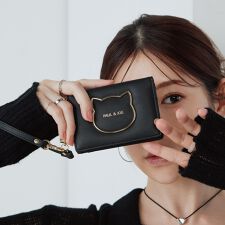 ポールアンドジョーアクセソワ(PAUL & JOE ACCESSOIRES)のリールコード付き2面パスケース PJA-W1274 ビッグキャットメタル