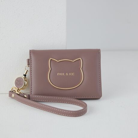 [^ԁFPJA-W1274]sV[YtBIG CAT METAL / rbOLbg^V[Y̒ʂA傫ȃlR^̃t[^tŐVLb`[ȃt[^S[hgp鎖ŗVѐSKxɗ}AiɂdオɃ^̒ɂPAUL&JOE̔SYđŜ߂Ă܂x[VbNɂubNEuEɗF̃p[vS3FWJsitpXP[X̒łlC̍"[R[ht"pXP[XB[R[htĂ鎖ŃobO̎ɒʂ܂܉Dʂ鎖\B2ʂłȂAS4̃J[h[鎖\Ȃ̂ŁAICJ[hłȂANWbgJ[hȂǕKvŒ̃J[h^Ԏ\łBЈ؂̎^тȂǂɂ֗Ŋw̕Љl̕܂ŕLɂ߂ACeBAEjwjƂĂ΂ACełBsuhtPAUL&JOE ACCESSOIRES / |[AhW[ ANZ\NGCeBufBN^[Sophie Mechaly(\tB[EV[)̓l̑q̖Ouhl[ƂPAUL & JOE- e悤ȋPAgDȂ̂ɐŁA҂킪܂ -PAUL & JOEf鏗́A킪܂܂ɎvقǂɋӎuƐMOɂӂA̋߂̂𖾊mɐSX^CbVȏłBAj}t[`[tƂj[Nȃp^[gpRNV͊yɈAuh̃ACfeBeB[łhJOIE DE VIVIRE(邱ƂɊ)hAfUĈ鏈ɎU΂߂Ă܂sXybNtJ@FzbNJdlFJ[h|Pbg~4 / NAJ[h|Pbg~1wʎdlFNAJ[h|Pbg~1̑dlF[R[htOsstitpBOX