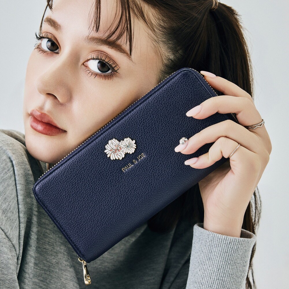 ポールアンドジョーアクセソワ(PAUL & JOE ACCESSOIRES) 長財布 の一覧