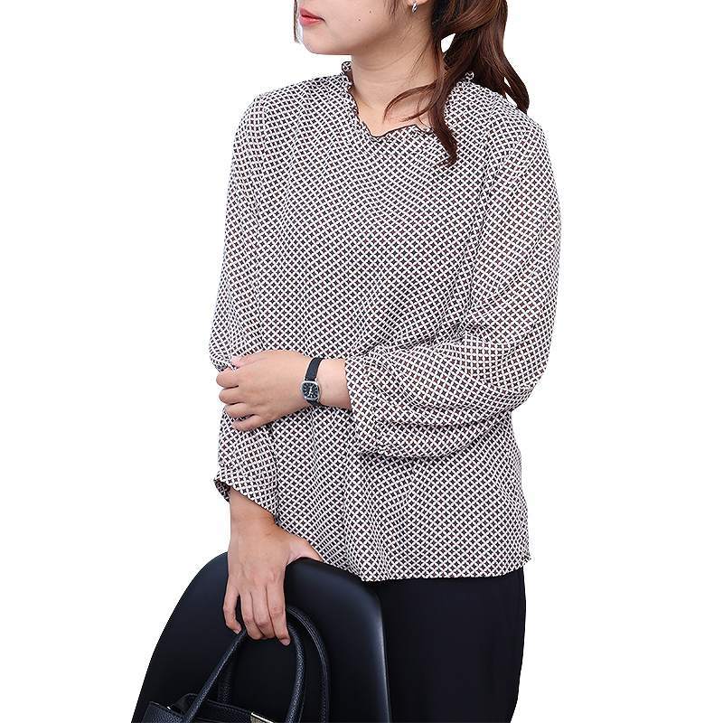 【fleur】【Ｌ〜５Ｌ】幾何柄 フリル ネック ブラウス fleur】【L～5L】幾何柄 フリル ネック ブラウス | フルール