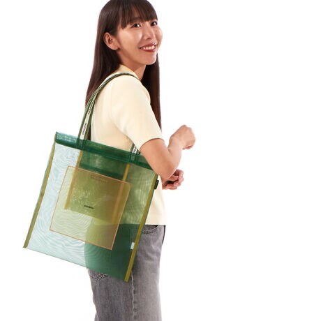 [^:B1553ZEB682]yfށẑiC̃bVfނgAF̏dȂœƓ̔zF𐶂ݏoĂ܂BVA[ȑfނȂKxȃnƌyɁAv˔fނłByfUCzt{AŐlC̃g[gV[YɃVA[ŌỹbVfނoBN^bƂȂ₷ACefނ̎nł芴oĂ܂BbV̑fނ2FdȂ邱ƂœƓ̔zFoĂ܂BSɂ͑@ׂȃuhS̎hJĂāAVvȂANZgĂ܂ByuhzFRAPBOIS/t{A2001NɃuhX^[gBulȂl̕vRZvgɁAl郊bNXfC[EFAĂRNVuhBfB[XƃỸACepӂĂ܂BFRAPBOIS official website 