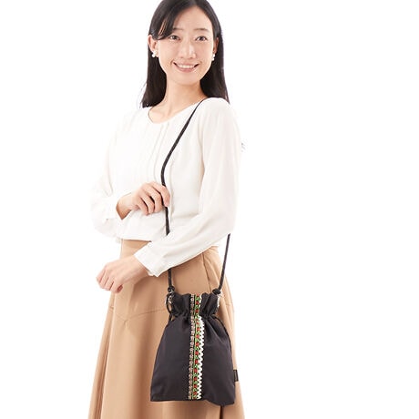 [^:B1554ZEB606]yfށzyƂƂv̂肵|GXẽLoXfނ3ނ̃e[vgݍ킹TRbVByfUCzВ^̃~jTRbV͕Жʂɂ3ނ̃e[vANZgAʑɂ̓t@Xi[tāAВJȂłɃANZXo@\BR̃UCR[hVvȒɂ悢ANZgĂ܂B̏i̓jZbNXiłByuhzFRAPBOIS/t{A2001NɃuhX^[gBulȂl̕vRZvgɁAl郊bNXfC[EFAĂRNVuhBfB[XƃỸACepӂĂ܂B