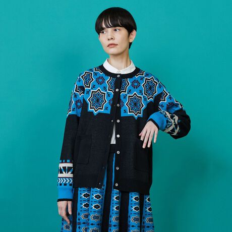 [^:B1554RKD404]yfށz<br>KxȌ򊴂ƂȂ₩ɔG̗ǂgA[bp̃^C̃C[Wőg񂾃WK[hjbgB<br><br>yfUCz<br>tg猨ɂđ_ɓWK[hCpNgĂ܂B<br>Z߂̒ŃRpNgɎdグĂ̂ŏd߂y₩ȈۂɎdオĂ܂B<br>fނ̃XJ[gƃZbgAbvƂĂłACełB<br><br><br>yuhz<br>FRAPBOIS/t{A<br><br>2001NɃuhX^[gB<br>ulȂl̕vRZvgɁAl郊bNXfC[EFAĂRNVuhB<br>fB[XƃỸACepӂĂ܂B<br><br><a href="https://frapbois.jp/index/" class="input_text" target="_blank" rel="noopener noreferrer"><font color="blue"><u>FRAPBOIS official website </u></font></a>