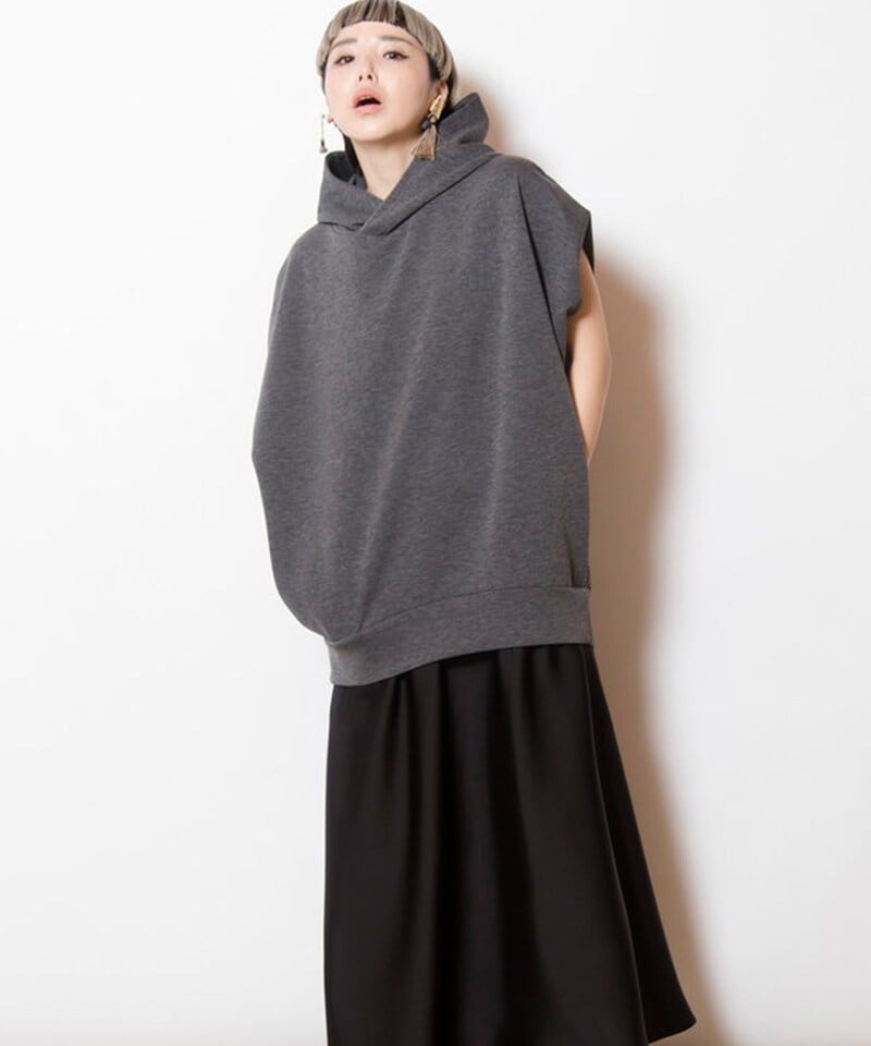 24SS スローブイエナ　シャドーストライプワンピース ロングワンピース　半袖 SLOBE IENA（スローブイエナ）の「シャドーストライプワンピース
