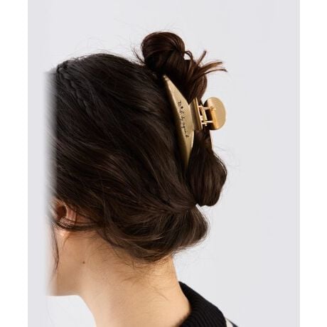 VvȂGKgȃS[h̎dオ肪łBuTO b. by agnes b.ṽST߂ɃfUCAivXĂ܂B炩ȃJ[uƒ悢TCYŁAƔz[hȂX^CÕANZgɂȂ܂BVvȂ܂ƂߔɃvX邾ŁAꂽۂoBJWAɂtH[}ɂ킹₷AgʂȃV[܂ŕL􂵂܂BFreecF5/F10.5[^:6267WX26]