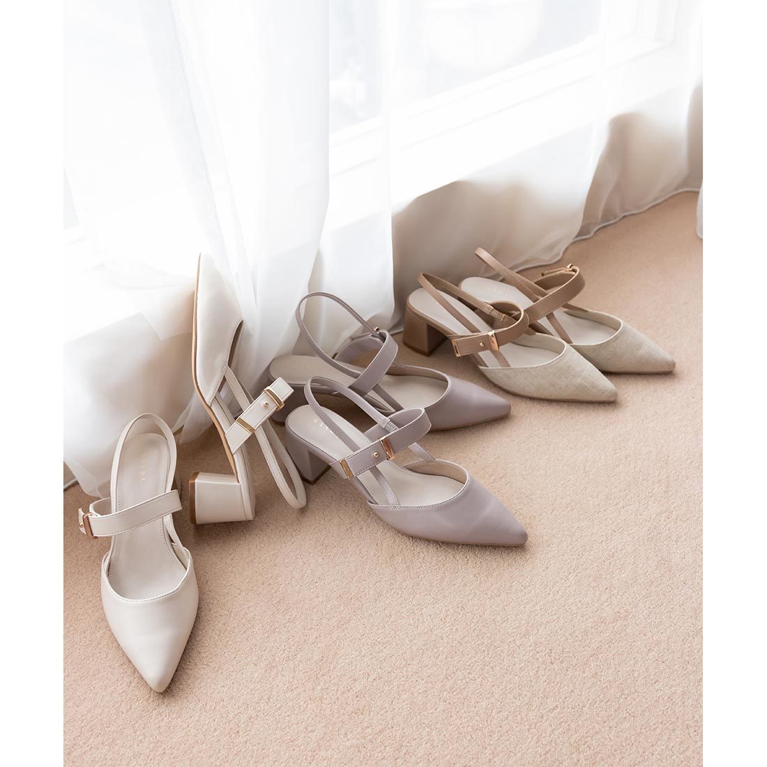 RANDA ゴールドパーツバックストラップパンプス アイボリー 22.5