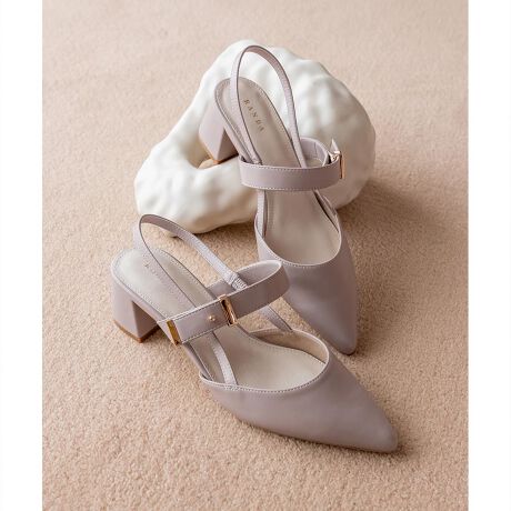 ストラップ付パンプス