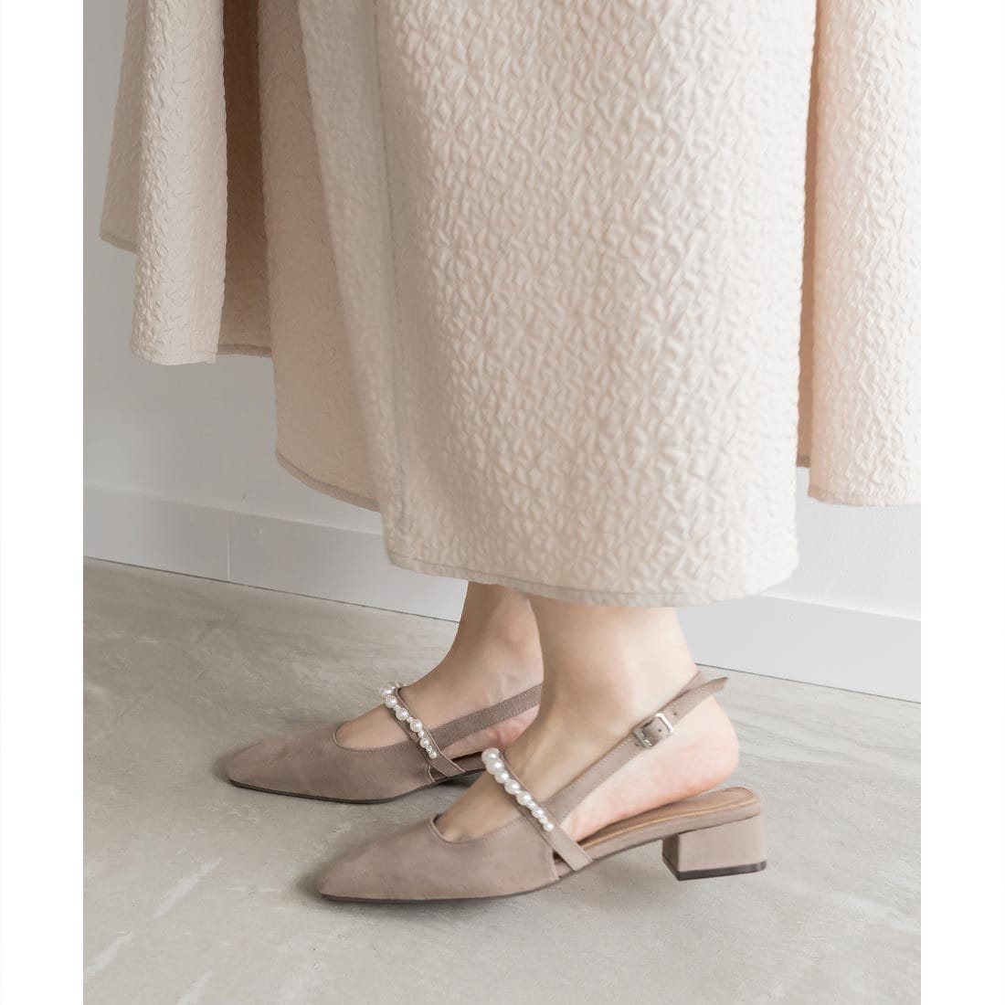 23秋冬新作＞【22.5-25.5】パール×ビジューバックストラップパンプス