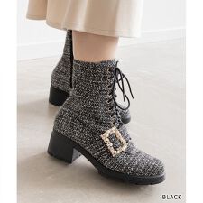 ＜23秋冬新作＞【22.5-25.5】【佐藤晴美さん着用】レースアップビジューバックルショートブーツ