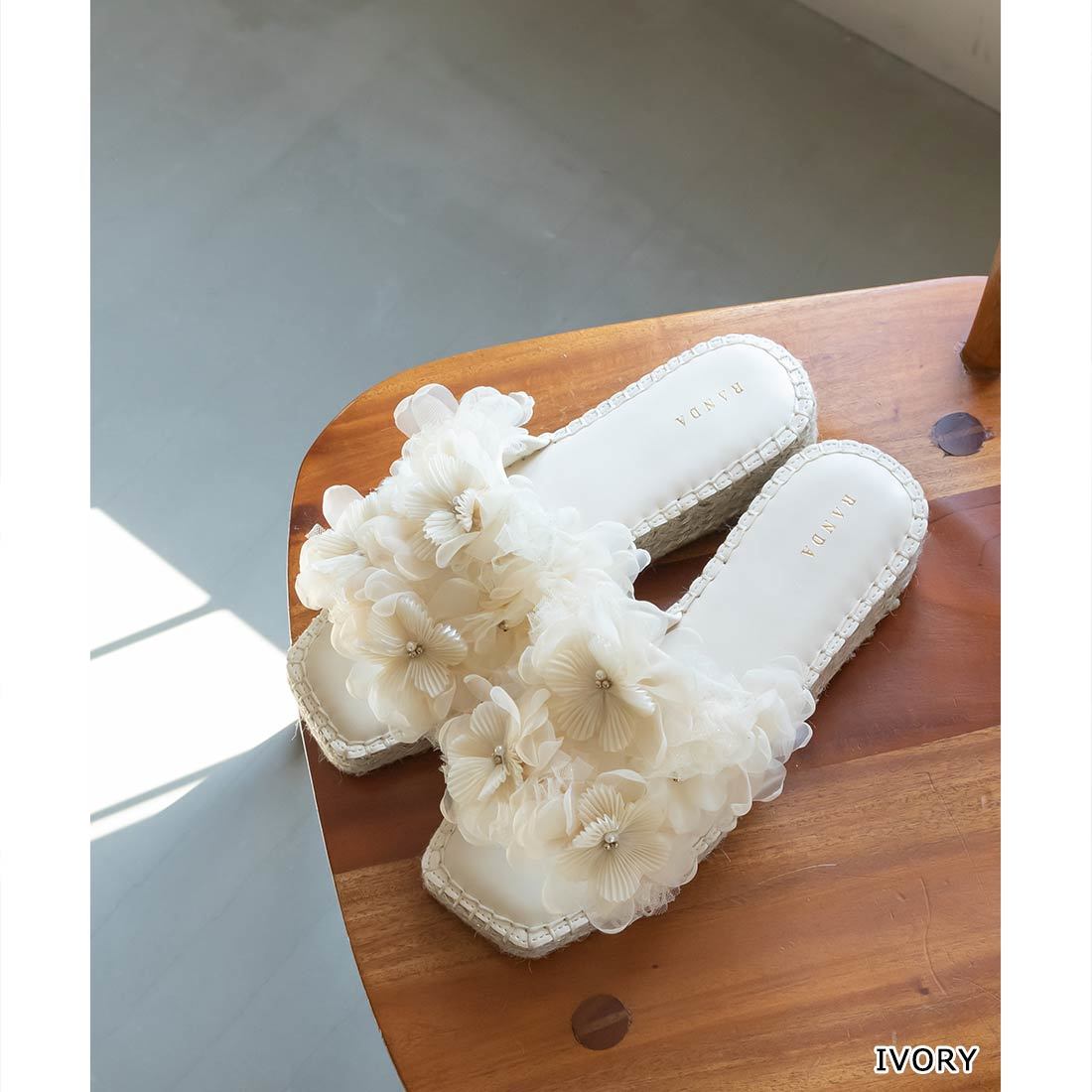 24春夏新作＞【22.5-25.5】シフォンフラワーミュールサンダル | ランダ