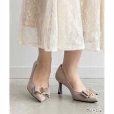 ランダ(RANDA)の＜25秋冬新作＞【22-25.5】【走れる美脚パンプス】モノグラムパーツリボンフィットパンプス