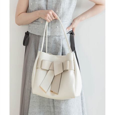 [^:FB35300]lC̏iɐVFoII25H~V쁄R[fɉf傫߃{lg[gobOBeʂՂŕig͂Aʋ΂ʊwȂǕLV[Ŋ􂵂܂BPOINTEl傫߃{ETCh̃Xibv{^~߂ƃL[uɕό`fUCE|₷߂̃nhEiȃJ[WJEo|ɂ͂Aʋ΁EʊwAKȂǁAV[킸ɈpłACeidlEJ̓}OlbgEI[v|Pbg~2Et@Xi[|Pbg~1EeyTCYzPC13C`FZAA4TCYFZAzFZAybg{gi500mljFZAX}[gtHi14.7~7.2cmjFZA|[`FZAJ[hP[XFZAnJ`FZA܂肽ݎPFZAbvFZACXCzFZAN[FZAA5蒠FZ