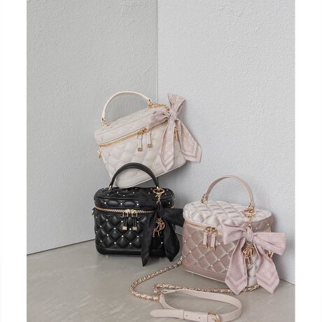 [^:FB36019]25H~V쁄؂₩ȃXJ[t{`[tڂ䂭LeBOojeBobOB̃fBeB[lߍ݁AʊՂȃobOɎdグ܂BPOINTE؂₩ȃIWimÕXJ[t{S[h`[E߂rW[{LeBOfUCEubNƃN[͏iȃX[XfށAsN͏炵xAngpEŋCオACeidlE߉\ȃV_[xgtEt@Xi[ŊJEI[v|Pbg2EeyTCYz~jzFZAX}[gtHi14.7~7.2cmjFZA|[`FZAJ[hP[XFZAnJ`FZAbvFZACXCzFZAN[FZ