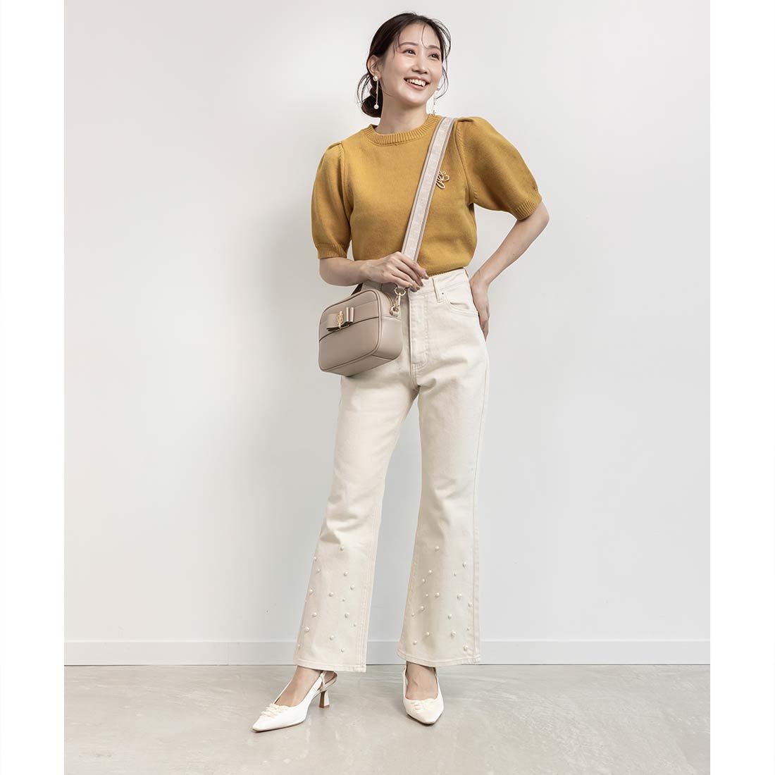 25秋冬新作＞モノグラムブローチ付ニットトップス