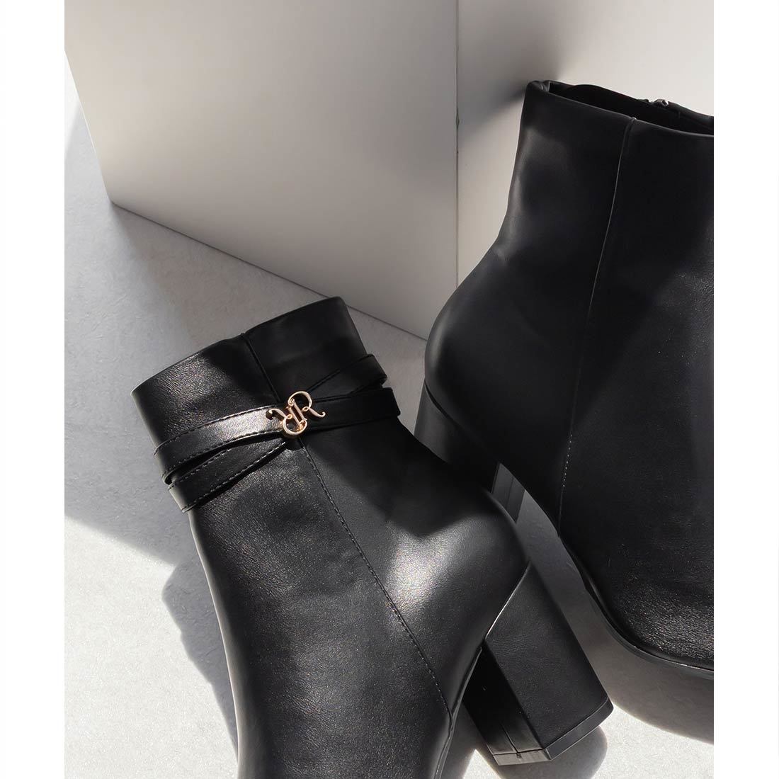 ランダ（RANDA）/＜25秋冬新作＞【22．5−25．5】2WAY クロスベルトショートブーツ 25秋冬新作＞【22.5-25.5】2WAY クロスベルトショートブーツ | ランダ