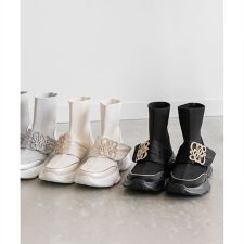 ランダ(RANDA)の＜25秋冬新作＞【SUSTAINABLE】ビジューモノグラムパーツソックススニーカー