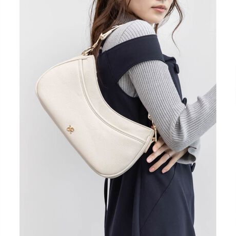 [^:FB36181]25H~V쁄߂IWirW[p[cڂ䂭V_[obOBꂽtHR[fBl[gNXAbvĂ܂BPOINTE߂rW[fUC̃`[tANZgEVvȂfUĈACeEɂĂ]T̂nh̒EubNƃN[͏iȃU[fށAx[W̓gh̃cC[hngpidlEOI[v|Pbg1EI[v|Pbg1At@Xi[|Pbg1Et@Xi[ŊJyTCYzzFZAybg{g340mlijFZAX}[gtHi14.7~7.2cmjFZA|[`FZAJ[hP[XFZAnJ`FZAbvFZACXCzFZAN[FZ