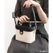 ＜25秋冬新作＞2WAY 型押しデザインバニティバッグ