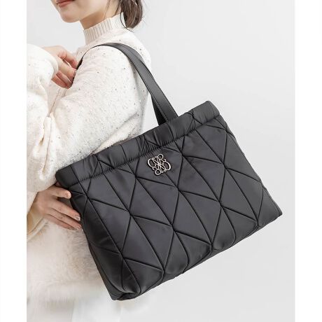 [^:FB36214]25H~V쁄mOSiȃpfbhg[gobOB̃fUC͂AQ̎[͂͂̃ACełBPOINTEKxȃ{[̏iȃpfbhfUCERANDAIWip[ctEnĥ͍X[XfށEnɝH{Ă邽ߓˑR̉JłSĂg܂EJLÂoꂵ₷EA4TCY҂܂[͏idlE߉\ȃV_[xg(O\)Et@Xi[ŊJEOI[v|Pbg~1Et@Xi[|Pbg~1EI[v|Pbg~2E͎O\yTCYzPC13C`FZAA4TCYFZA^ubg10C`FZAzFZAybg{gi500mljFZAX}[gtHi14.7~7.2cmjFZA|[`FZAJ[hP[XFZAnJ`FZA܂肽ݎPFZAbvFZACXCzFZAN[FZAA5蒠FZ