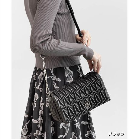 [^:FB36275]25H~V쁄ՂƂ̓IȃLeBOۓIȃV_[obOB肵ȂtHR[fBl[giɎdグĂ܂BPOINTE̊̂LeBOfUCEANZgɂȂIWimOEӂ݂TCh̃tH炵ہEubNƃAC{[͊炩ȃU[fށAsN̓V[Y[h܂xAfޏidlEI[v|Pbg1At@Xi[td؂|Pbg1E}Olbg{^ŊJE߉\ȃV_[xgEO\ȃnhEeyTCYzzFZA~jzFZAybg{gi340mljFZAX}[gtHi14.7~7.2cmjFZAJ[hP[XFZAnJ`FZAbvFZACXCzFZAA5蒠FZ