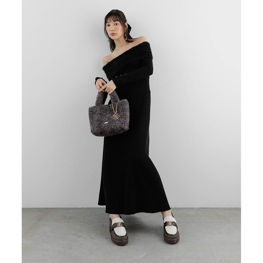 25秋冬新作＞シャギーカラーオフショルダーニットワンピース | ランダ