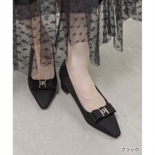 ＜26春夏新作＞【22-25.5】2WAY ビジューモノグラムリボンパンプス