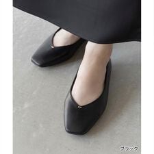 ＜26春夏新作＞【22-25.5】ゴールドパーツVカットフラットパンプス