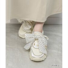 ＜26春夏新作＞【22.5-25.5】2WAY スカーフリボンボリュームスニーカー