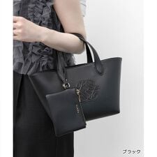 ＜26春夏新作＞2WAY ポーチ付きモノグラムエンボストートバッグ