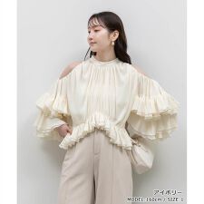 ＜26春夏新作＞ラッフルフリルオフショルダーブラウス
