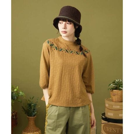 [^ԁFGJKJB40180]Nube ik[xj_ fUC o_̂悤ȕIȃvI[o[Jbg\[BƂVGbgŃNV[ȒpłBOV[Y􂵂Ă锼[B񂪃LCɌnClbNƁA[NɈɎ{ꂽtς̎hJ؂₩ȈۂɁBJ3̔zF{^ɂڂłB肪l܂ꖇŃT}ɂȂfUCJbg\[̓}XgnuACełB f _炩ŉʊ̂ӂWK[h̃Jbg\[fށB炩Ȕ肪łBnFł̐D蕿Ȃ̂ŁAȂ̂镵͋Cy߂܂B  X^CO|Cg lJWAȃX^Cɂ߂̃Jbg\[BnAǂł悭R[fBl[gĂ܂BHJ[͑l̃JWAX^Cɂ҂ȈꖇB ---------------- pV[Y tF@āF~@HF@~F ---------------- FȂ ňF 򊴁FȂ LkF nFȂ F |PbgFȂ ----------------  fނŃp[J[yGJTJB40220z܂B model:H166 B80 W56 H86 pTCY:M