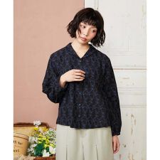 フラワースカラップ総刺繍ブラウス