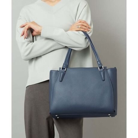 [^ԁFBKBAD02180]rWlXobOƂĂlC̒ԃVvg[gɃjAXJ[o fUC X^CbVȍvfUC|CǵA^vg[gobOłB TCh΂߂ɃJbg؂ւŁAXNGAtHȂXbLƂڂiȂЂƕiB O\3̓|Pbg[͂̍́Ap\R^ubg̎^тɂ֗ŃrWlXobOƂĂœKBV_[Xgbvt2WAYdlŁA肪ӂ肪ȈړV[ɂ􂵂Ă܂B @\ EV_[XgbvtŃAW\ E|PbgFO~1@~3@|Pbg~2 EVt@Xi[dl EA4t@C[ Eet E2WAYdl - - - - - - - - - - - - - - - -  EnF EFȂ E򊴁F₠ En̍dFӂ - - - - - - - - - - - - - - - -  X^btr[ A4t@CœTCỸobOłB C[͂A|PbgA4t@CĂāA[ɂ͍܂B|Pbg͂قǑȂ̂ŁAނ͂炩߃|[`ȂǂŕēĂ̂ L̃}`łƎĂ܂Bٓ߂̃t@CȂǂƂꂵB lCr[͗jAX̂FŁAX[cX^CItBXJWAX^C܂ŕL킹Ă܂B ꂢ / Vv / rWlX / ItBXJWA / ʋ / fC[ / o / [ / V_[obO / ΂ߊ| / | / 700gȉ / J[obO Oł̎Be͐FقȂꍇ܂Bi̐F́AX^WIBẻ摜QƂB Tvł̎BeƂȂ邽߁Aۂɂ͂鏤iƎdlTCYقȂꍇ܂B