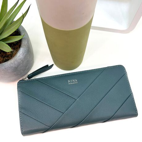 [^:035305210]V[vƃGKg˔zV[YBJVN[̐؂ւ́uLZv̎@păfUCɗƂ݂܂BuLZv̎@ō邱ƂŁADڂ\ɏo܂ڂ̂ŁA̍񂾃fUCł̂̂ƂdオɂȂĂ܂Bv͏V{ŏ_炩AĉvgpoĂ܂BjiEji b`@NINA NINA RICCI@}VEGhEîCɓo^ēׂ݌ɂ킸ȎAN[|Z[̊JnȂǂm点܂BЂo^肢܂BuĥCɓo^ViēׂȂǂm点܂BЂo^肢܂B