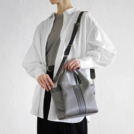 [^:031150150]ji b`̃fUCvfłXgCvꂽobOłB̂iCƃXgCv̌^v̑gݍ킹ŁA肰Ȃuh炵̂obOɎdグ܂BXgCv̌^͋߂Ōƃw{[̌^ɂȂĂẢł肰ȂXgCvɌ悤ɂȂĂ܂BjiEji b`@NINA NINA RICCI@}VEGhEîCɓo^ēׂ݌ɂ킸ȎAN[|Z[̊JnȂǂm点܂BЂo^肢܂BuĥCɓo^ViēׂȂǂm点܂BЂo^肢܂B