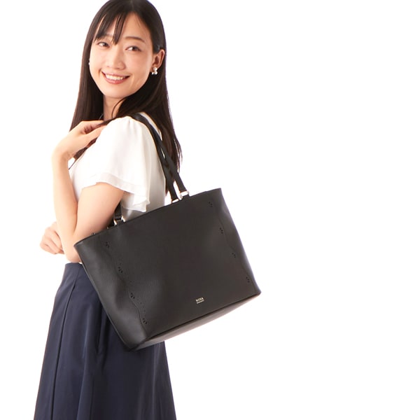 極美品✨ ニナリッチ　ヴィーナス　トートバッグ　肩掛け　ベルトリボン　ブラック ニナ・ニナ リッチ】ヴィーナス トートバッグ | ニナ・ニナ