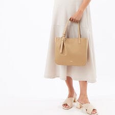 【ニナ・ニナ リッチ】エッサンス　手提げバッグ