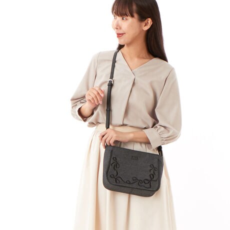 [^:031170050]ji b`̃RNVfjƃ{𒊏o܂BobO̓ɓY킹悤Ƀ{zuAhJŕ\܂B𑍕ł͂ȂA]̔zuɂ邱ƂŎ₷̂obOɎdオ܂Bfjn̓TCN|GXeƃRbǧD̐nɂȂ܂B|GXeĂ邱ƂŐF炢fjƂȂĂ܂BjiEji b`@NINA NINA RICCI@}VEGhEîCɓo^ēׂ݌ɂ킸ȎAN[|Z[̊JnȂǂm点܂BЂo^肢܂BuĥCɓo^ViēׂȂǂm点܂BЂo^肢܂B