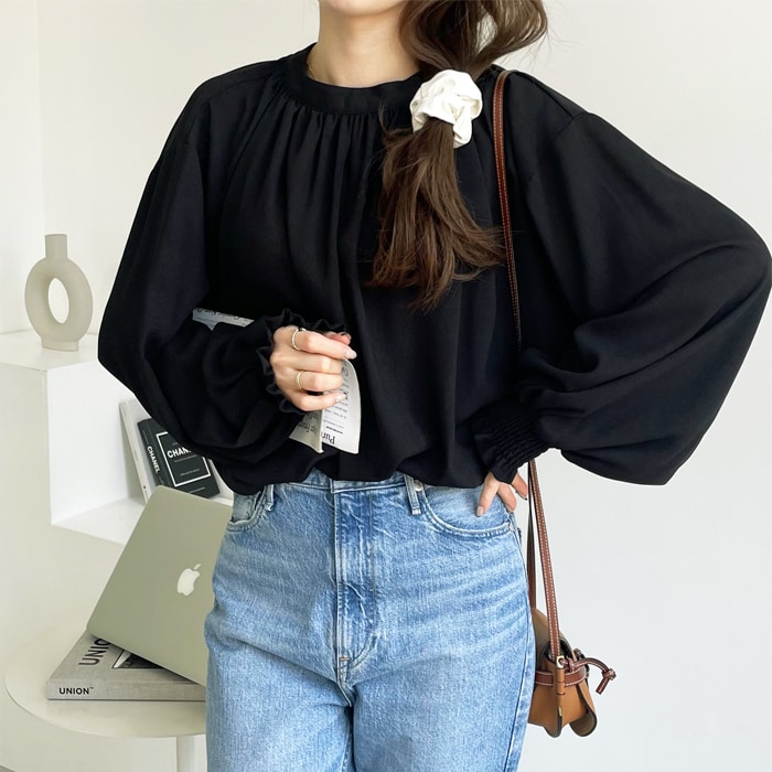 ハイネックギャザーバルーンスリーブブラウス