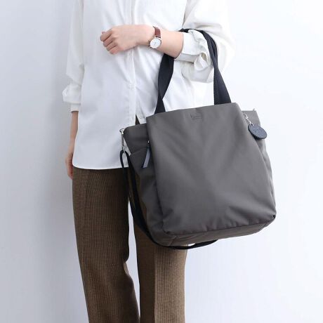 [^:35952]s畁ig܂ŎgA~j}fUC̃g[gobOBg[gobOƂĂV_[obOƂĂg2WAYdlBA4TCY[\ŁAKChubNptbg܂炸Ɏ[\łBX[cP[XƂ̃ZbgAbv\Ȃ̂ŁAs₨o̍ۂɊ􂵂܂BV_[obOƃ~jg[gŎg2WAYdlA4TCY[\G݂[ł|Pbgybg{g܂ݎP[łTCh|Pbgoꂵ₷wʃ|PbgE\ȃV_[xg͒ߋ@\tX[cP[X̏ɏ悹ĉ^ׂZbgAbv@\ybg{g܂肽ݎPȂǂ[\ȃ{gz_[