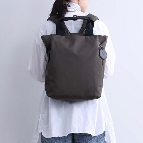 [^:35953]s畁ig܂ŎgA~j}fUC̃bNTbNB߂̎tŁAdԂȂǂ̈ړ̍ۂɎ₷dlɂȂĂ܂BA4t@C[\ŁAptbgKChubN܂炸Ɏ[\łB܂AX[cP[X̏ɏ悹ĉ^ׂZbgAbv@\tŁAs₨oɊ􂵂܂BA4TCY[\bNE莝2WAYdlŁAV[ɍ킹g\G݂[ł|Pbgybg{g܂ݎP[łTCh|Pbgoꂵ₷wʃ|Pbgybg{g܂肽ݎPȂǂ[\ȃ{gz_[X[P[XȂǂ̃vhCunhɌŒ肵A^ׂZbgAbv@\