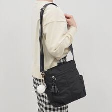 カナナコレクション(Kanana collection)のショルダーバッグ 軽量 カナナプロジェクト タッセル 68871