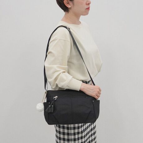 [^:68872]ȃ^bZJWAobOV[YBĉiCfނɁAtFCNU[|Cgg邱ƂŏiŐꂽfUCɎdグ܂B^bN̂ӂƂVGbg|CggɂAsɂALV[Ŋ􂵂Ă閜\ACełB͐₩ȋCɂȂsNx[XɁAuv`[tɂؘRfUC܂B500mlybg{gɎ[łTCYłB|PbgEbVt@Xi[|Pbg~1EЃ}`I[v|Pbg~2O|PbgEtg|Pbg~1Etg|PbgI[v|Pbg~1ETCh|Pbg~2Ewʃ|Pbg~1̂gJiihtŃnbs[܂܂悤ɁBČCŋAĂ܂悤ɁBȊ肢߂̂`[łB