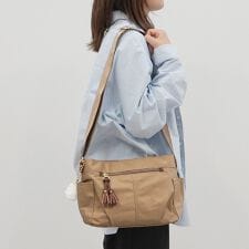 カナナコレクション(Kanana collection)のショルダーバッグ 軽量 カナナプロジェクト タッセル 68872